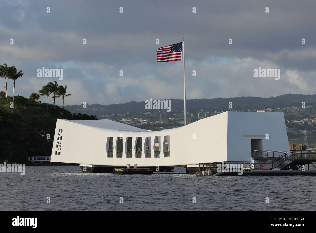 L'USS Arizona Memorial ha preso in una giornata tranquilla nel porto Foto Stock