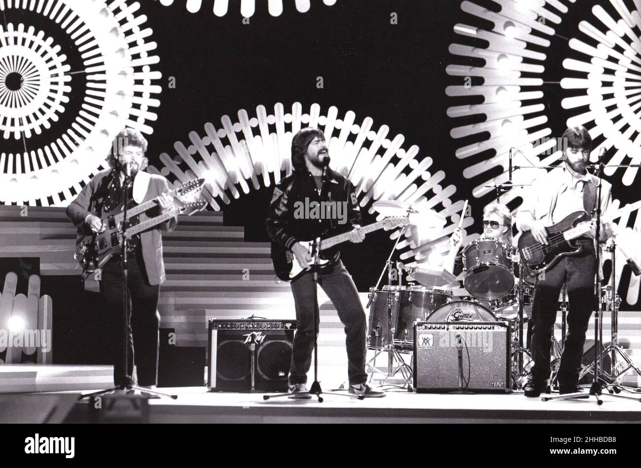 GENNAIO 01: Paese Gruppo Alabama L/R: Jeff Cook, Randy Owen, Mark Herndon e Teddy Gentry eseguire nel 1986 credito: Ron Wolfson / Rock negatives / MediaPunch Foto Stock