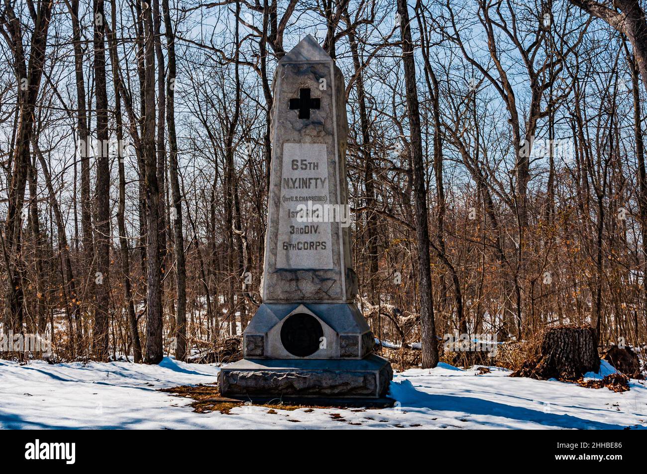 Il monumento del reggimento di fanteria del Volontario di New York del 65th in inverno, il Gettysburg National Military Park, Pennsylvania USA Foto Stock