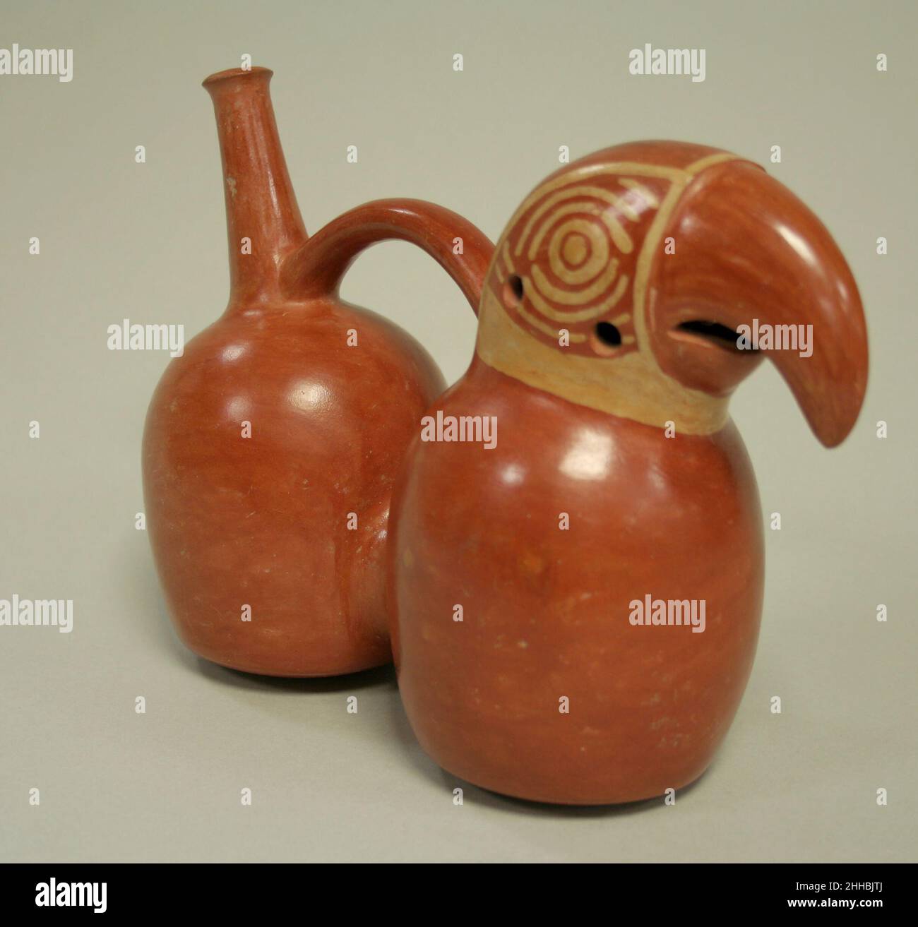 Bottiglia di testa di Parrot 1st secolo a.C.–A.D. 2nd Salinar secolo (?). Flacone con testa di pappagallo 314684 Foto Stock