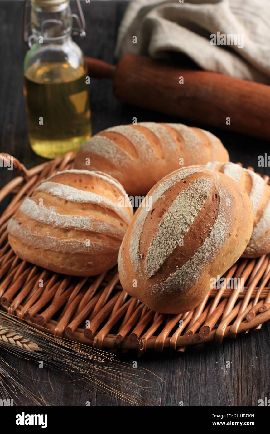 Panino o latte fresco della panna del Giappone o Mirukuhasu fatto da farina di pane, panna montata, zucchero, olio e acqua fredda. Assomiglia a Sourdug rustico Foto Stock