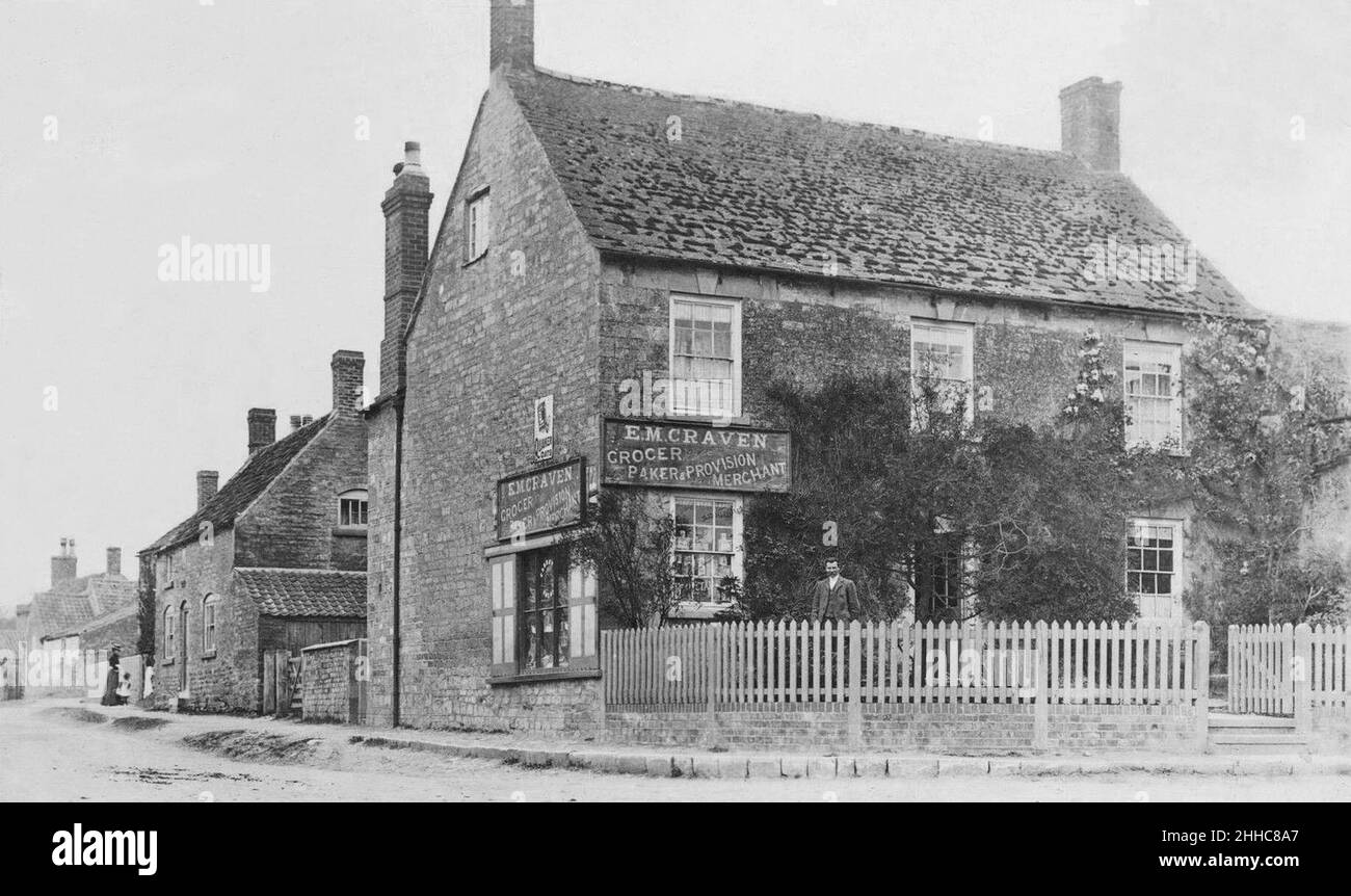 South Witham, Lincolnshire, Inghilterra. Negozio del villaggio c.1911. Foto Stock