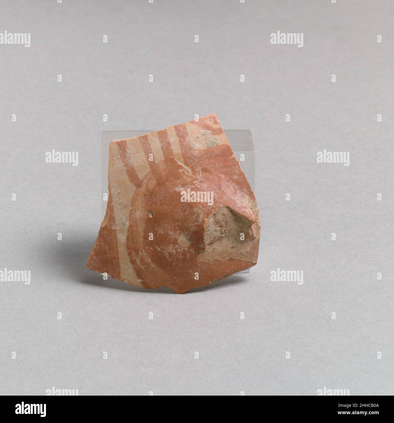 Frammento di vaso greco, laconico. Frammento di vaso 251298 Greco, Laconiano, frammento di vaso, Terracotta, 1 13/16 x 1 9/16in. (4,6 x 4cm). Il Metropolitan Museum of Art, New York. Dono di A. J. B. Wace, 1923 (23.119.22) Foto Stock