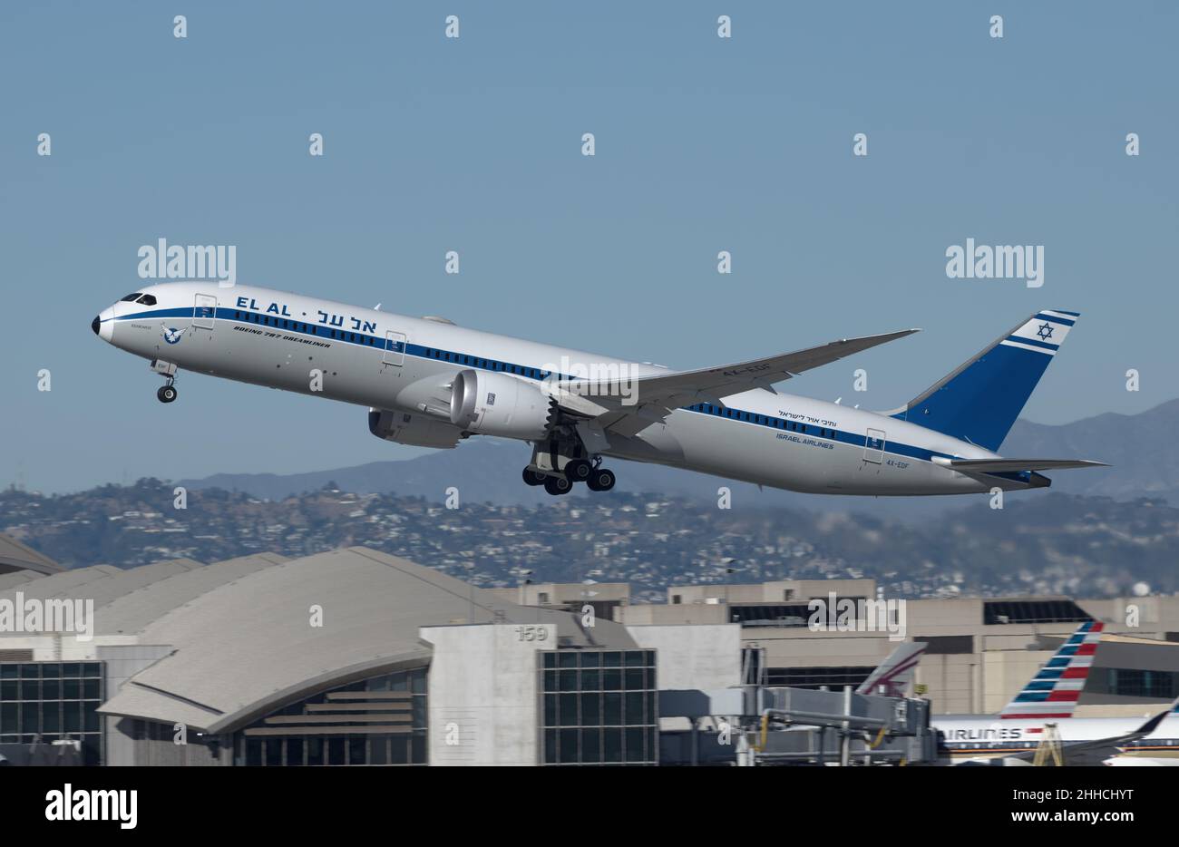 El al Israel Airlines Boeing 787-9 con registrazione 4X-EDF mostrato avvicinarsi a LAX, Aeroporto Internazionale di Los Angeles. Foto Stock