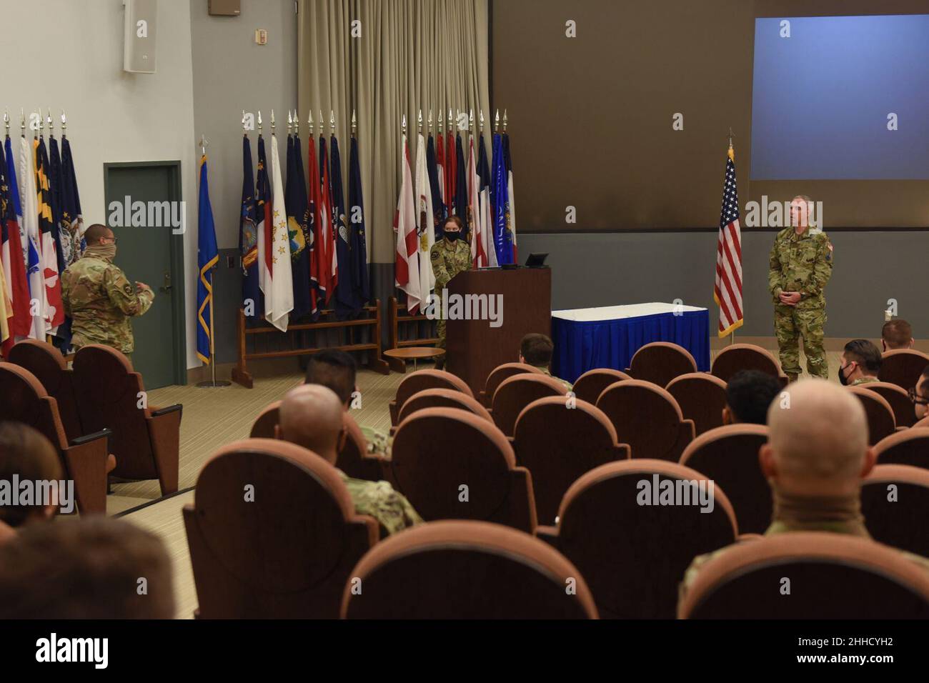 Il comandante della SPoC visita gli studenti della USSF a Vandenberg AFB (7). Foto Stock