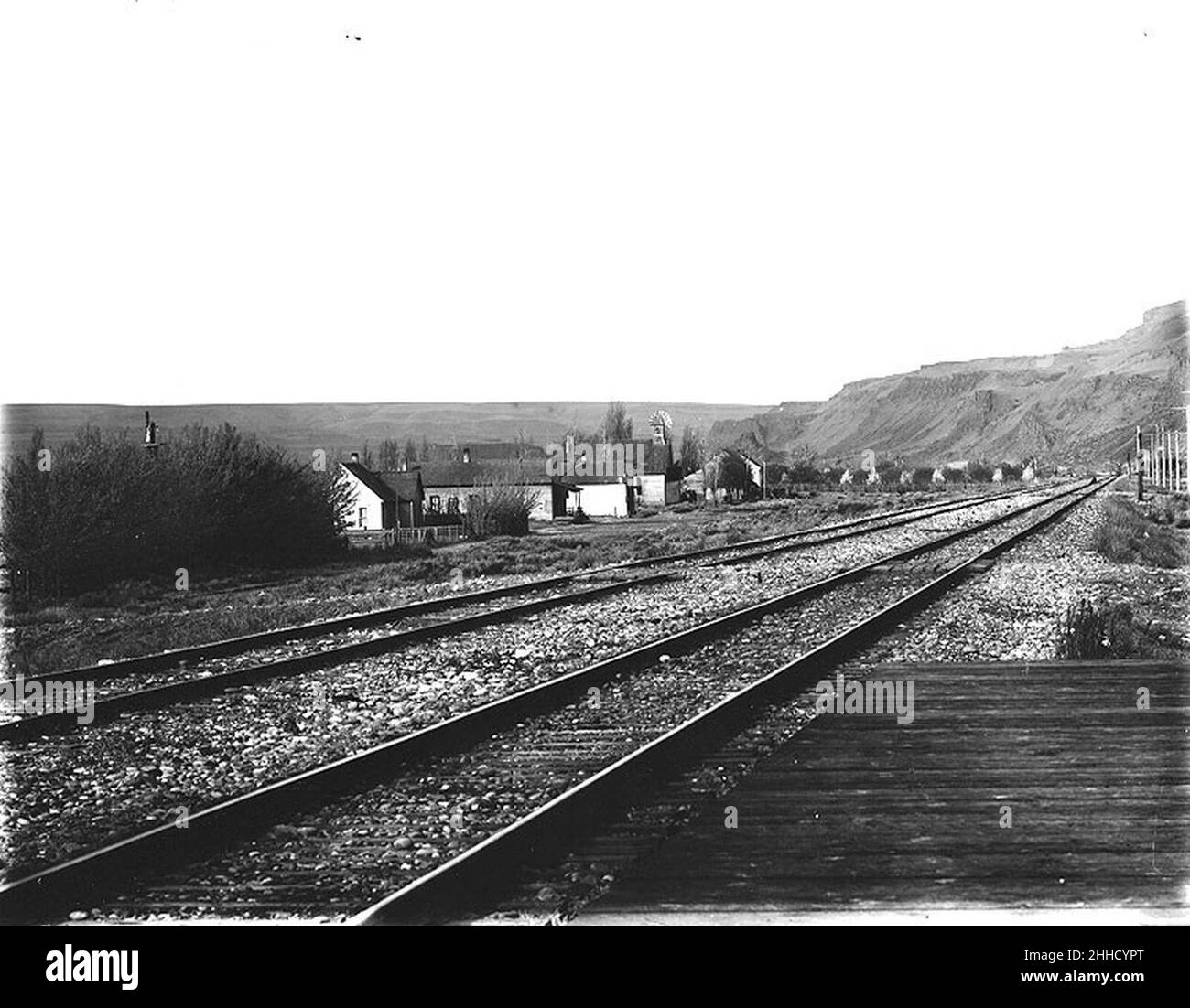 Spokane, Portland e Seattle Railway Tracks a Columbus Landing sulla riva nord del fiume Columbia, vicino a Maryhill guardando verso ovest (BAR 93). Foto Stock