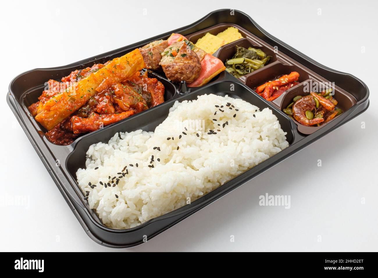 Pranzo al sacco coreano su sfondo bianco Foto Stock