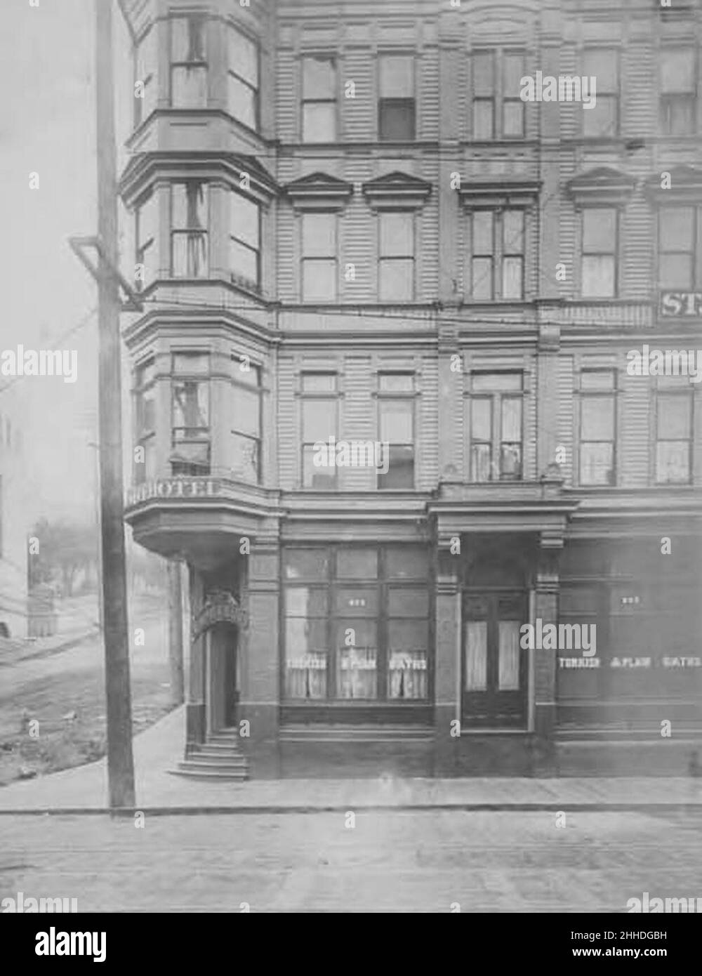 St Elmo Hotel all'angolo di 3rd Ave e Cherry St sul blocco 600 del lato est di 3rd Ave, ca 1901-1903 (SEATTLE 3944). Foto Stock