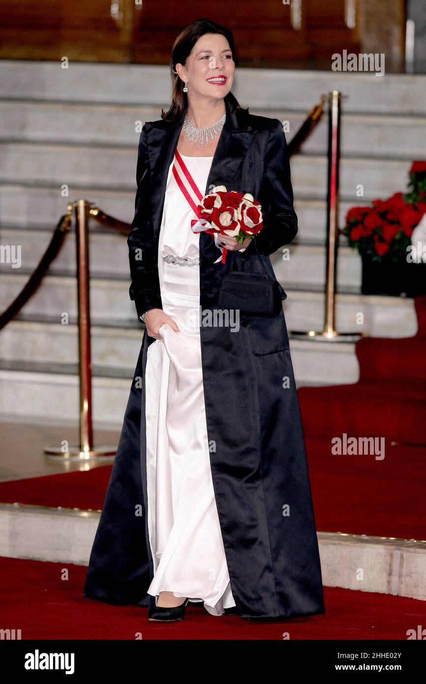 File photo datato 19 novembre 2005 della Principessa Caroline di Monaco lascia il Gala tenuto al Casinò di Monte Carlo dopo una rappresentazione dell'opera Rossini 'le Voyage a Reims' come parte delle cerimonie di intronizzazione di S.A.R. Principe Alberto II di Monaco, a Monaco. - Caroline de Monaco festeggia il suo 65th compleanno domenica 23 gennaio. Foto di Orban/Nebinger/ABACAPRESS.COM Foto Stock