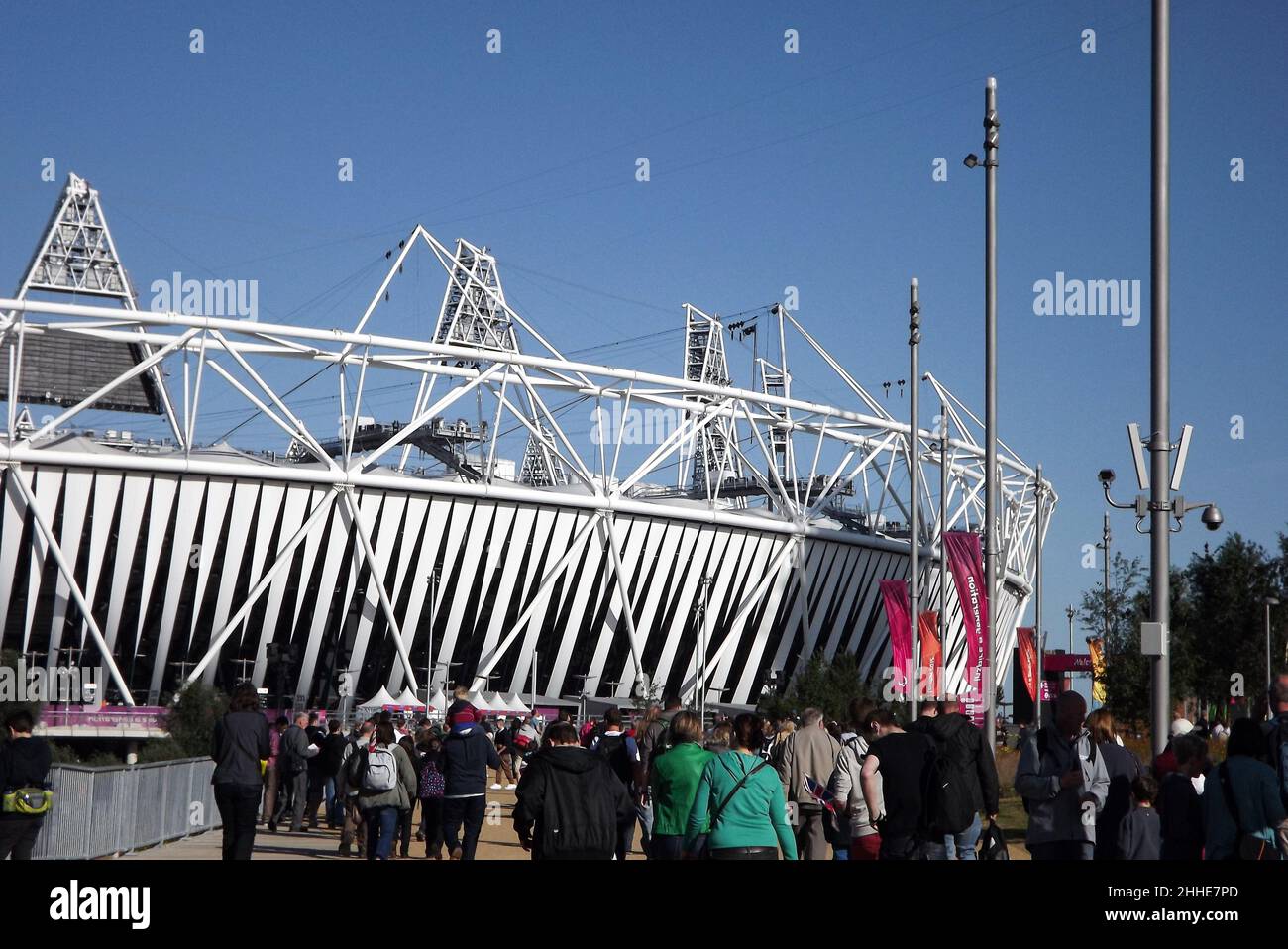 All'esterno dello Stadio Olimpico al Queen Elizabeth Park di Londra, durante le partite paraolimpiche del 2012 Foto Stock