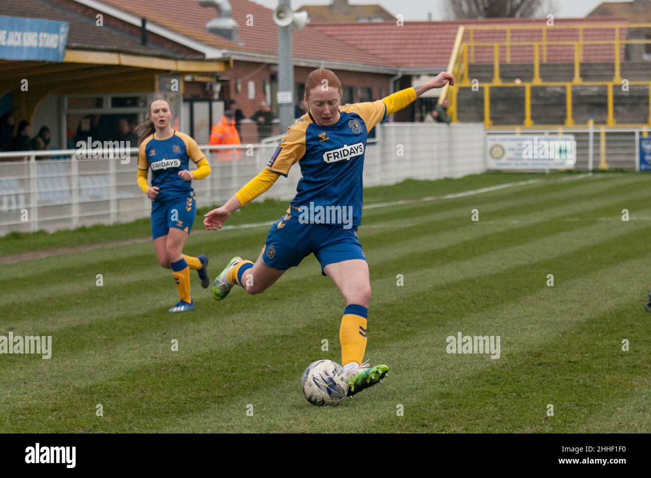 Canvey Island, Regno Unito. 23rd Jan 2022. Canvey Island, Inghilterra, 23rd gennaio 2022 Ellie Finneran (3 hashtag United) controlla la palla nella fa Women's National League se Division 1 a Park Lane, Canvey Island, Inghilterra Danielle Ward/SPP Credit: SPP Sport Press Photo. /Alamy Live News Foto Stock