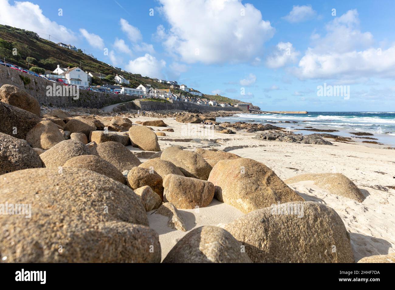 Sennen Beach, Sennen Cornwall, Sennen UK, rocce sulla spiaggia, Sennen Town Cornwall, spiaggia, Cornish, spiagge, costa, costiero, litorale, mare, Foto Stock