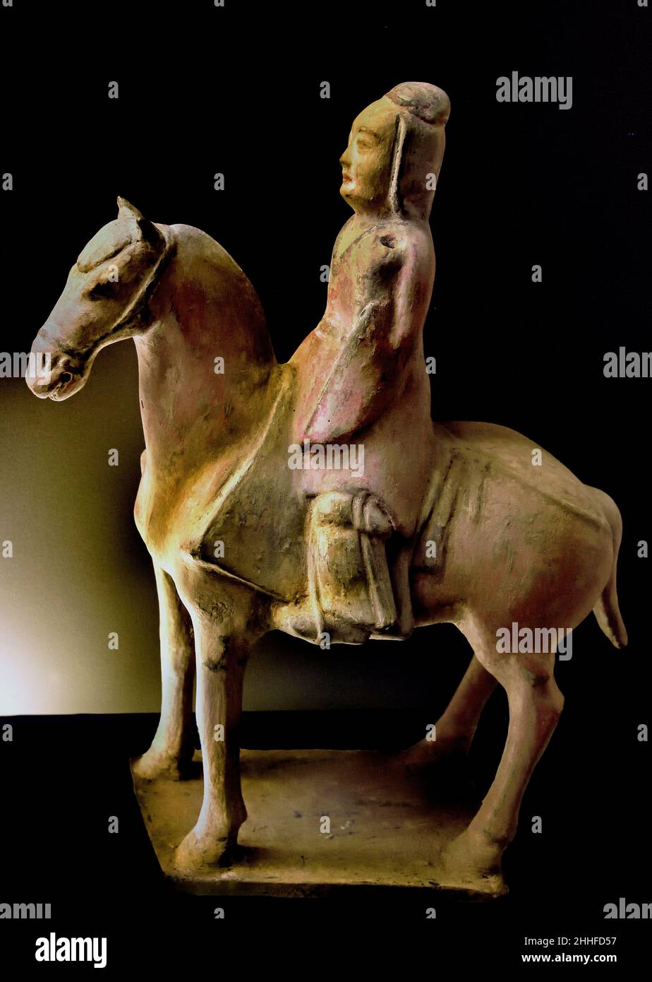 Parade Horse - Soldier on Horse Henan - Hebei Northern o Eastern Wei, prima metà del 6th secolo ad grigio terracotta Cina, cinese. Foto Stock