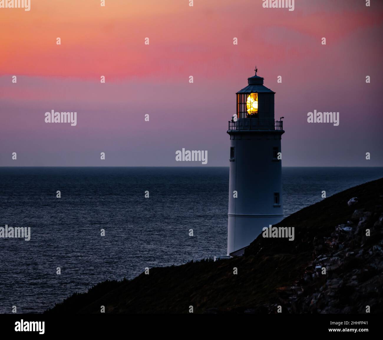 Tramonto sul mare in Cornovaglia, Regno Unito Foto Stock