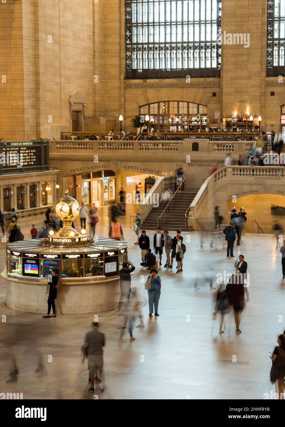 Lunga esposizione all'interno della stazione centrale, New York City Foto Stock