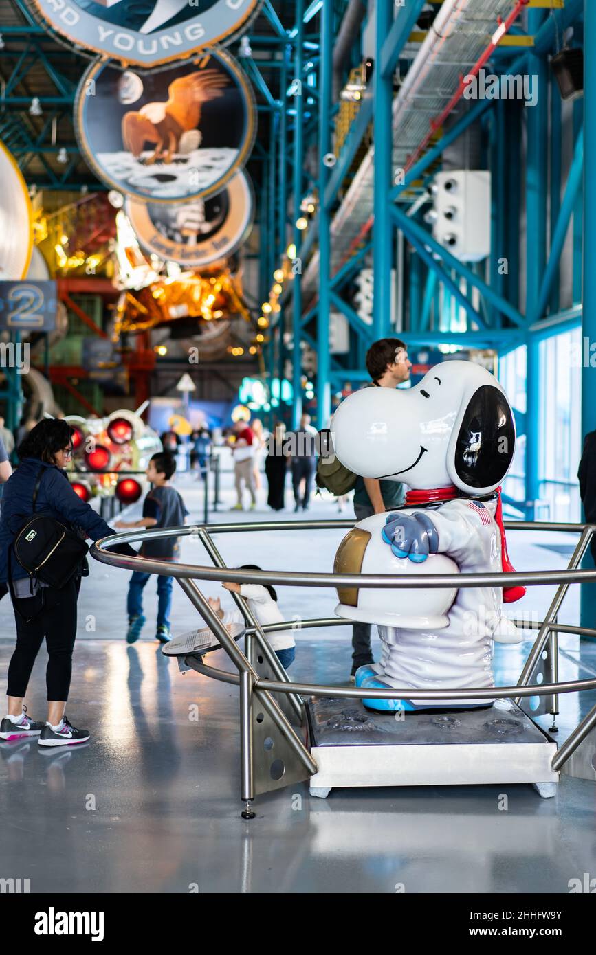 Cape Canaveral, Florida, Stati Uniti d'America - DICEMBRE, 2018: Astronauta Snoopy con bella vista dei Rockets al Kennedy Space Center Visitor Compl Foto Stock