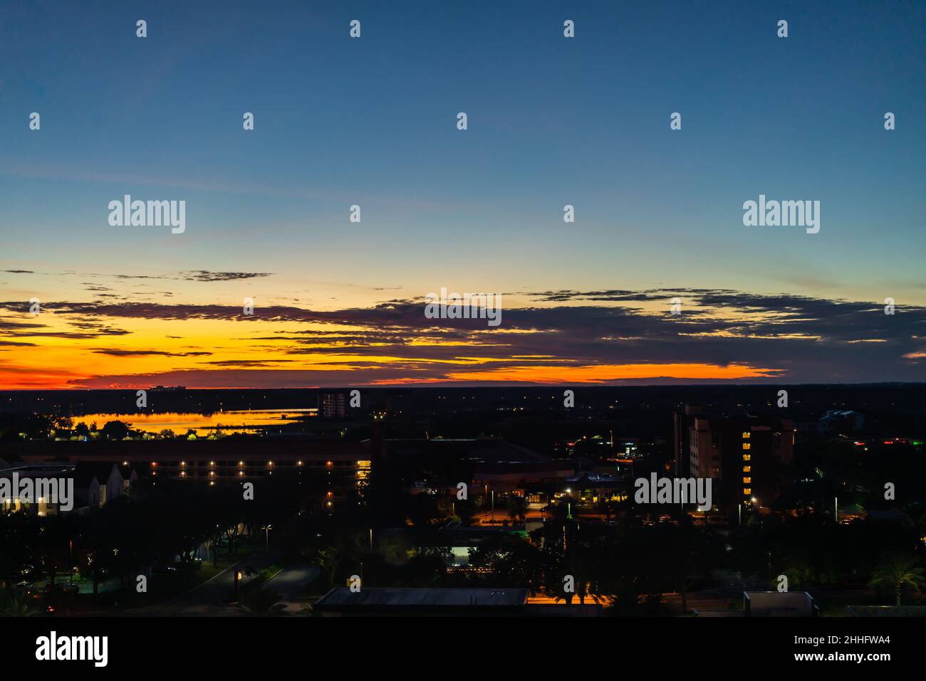 Splendido tramonto arancione di Orlando Sky dall'Orlando Eye Foto Stock