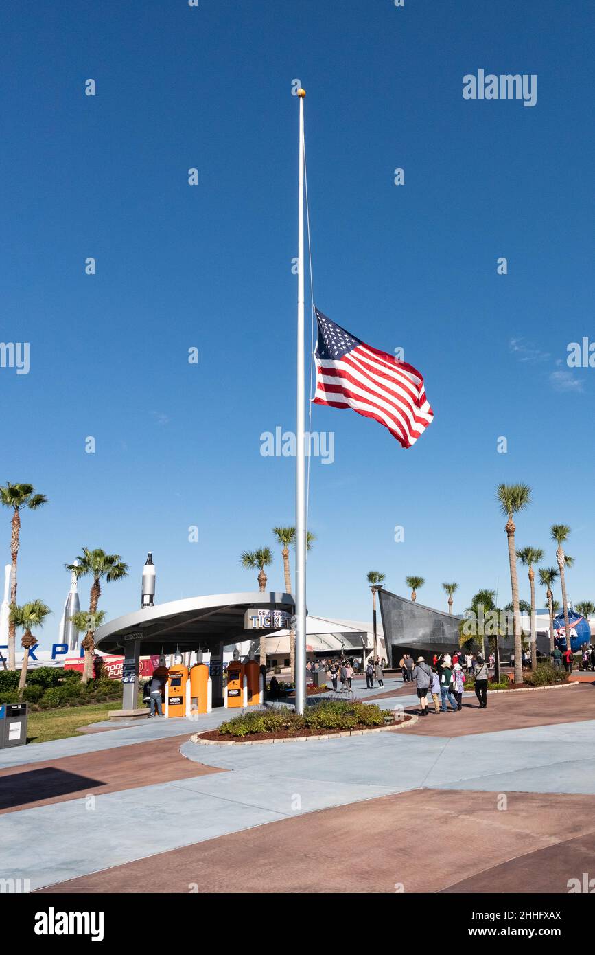 Cape Canaveral, Florida, Stati Uniti d'America - DICEMBRE, 2018: Bella bandiera americana al Kennedy Space Center Visitor Complex a Cape Canaveral, Foto Stock