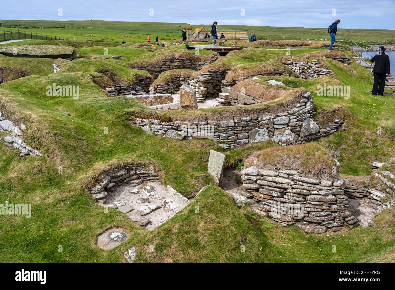 Insediamento neolitico di Skara Brae vicino alla baia di Skaill vicino a Sandwick su Mainland Orkney in Scozia Foto Stock