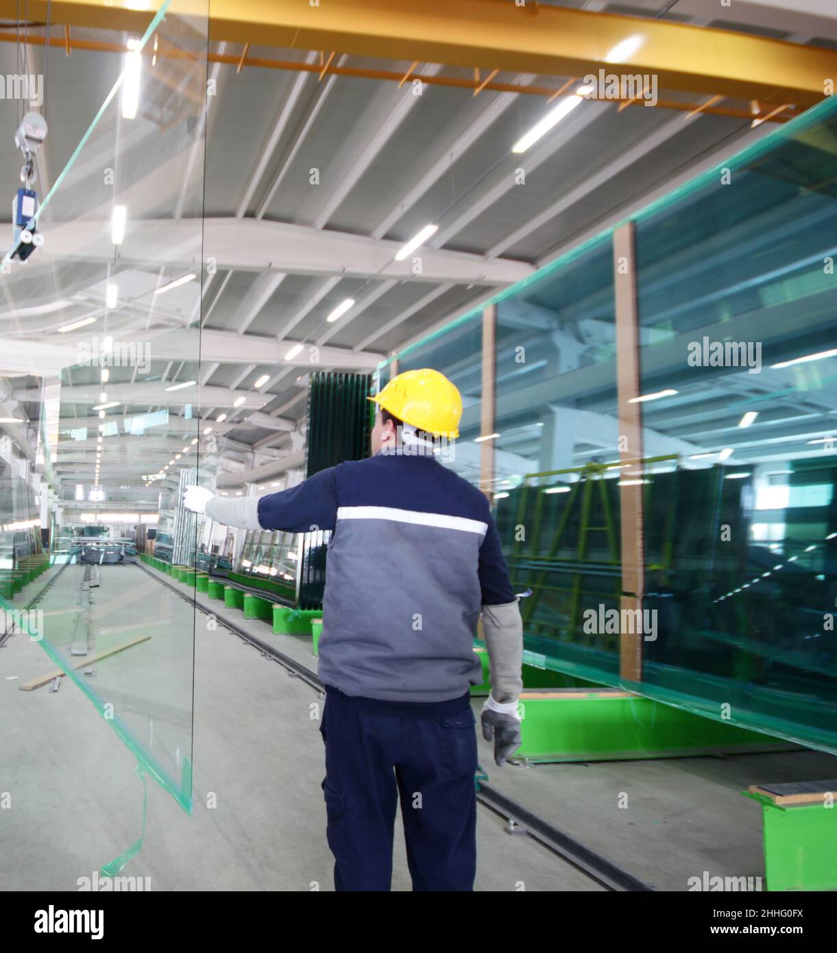 Fabbrica di vetro. Lavoratori in fabbrica. Foto Stock