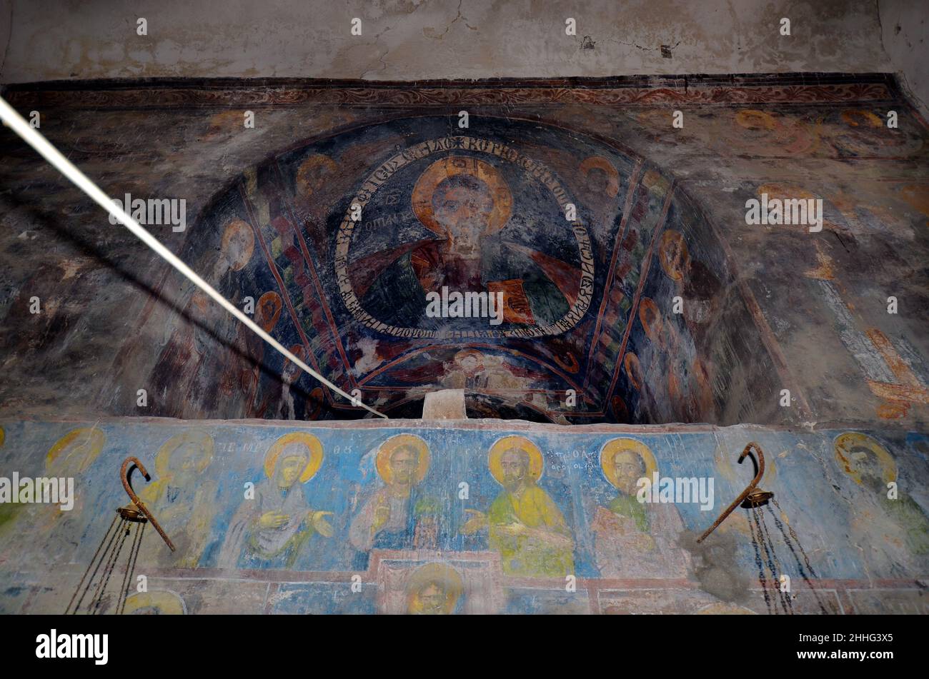 Kypseli, Grecia - monastero bizantino di Agios Dimitros aks Saint Demetrio in Epiro, all'interno della vecchia chiesa di San Giorgio con dolore murale religioso Foto Stock