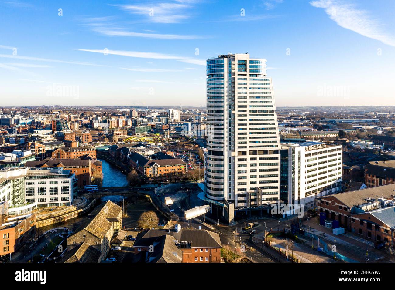 LEEDS, REGNO UNITO - 14 GENNAIO 2022. Una vista aerea del grattacielo Bridgewater Place a Granary Wharf, Leeds Foto Stock