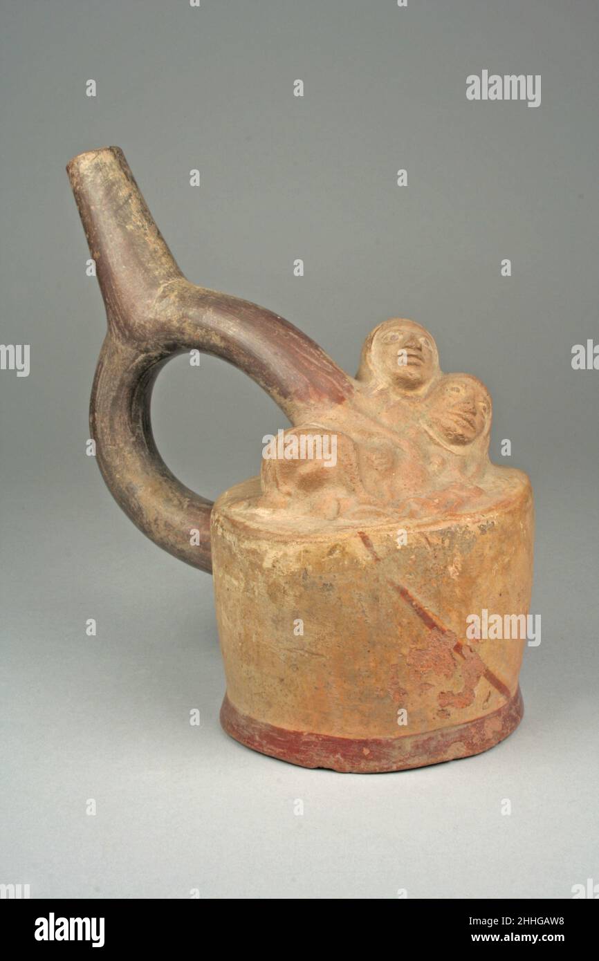 Bottiglia con beccuccio a staffa con Moche 4th–7th Century. Flacone con beccuccio a staffa con figure 309346 Foto Stock
