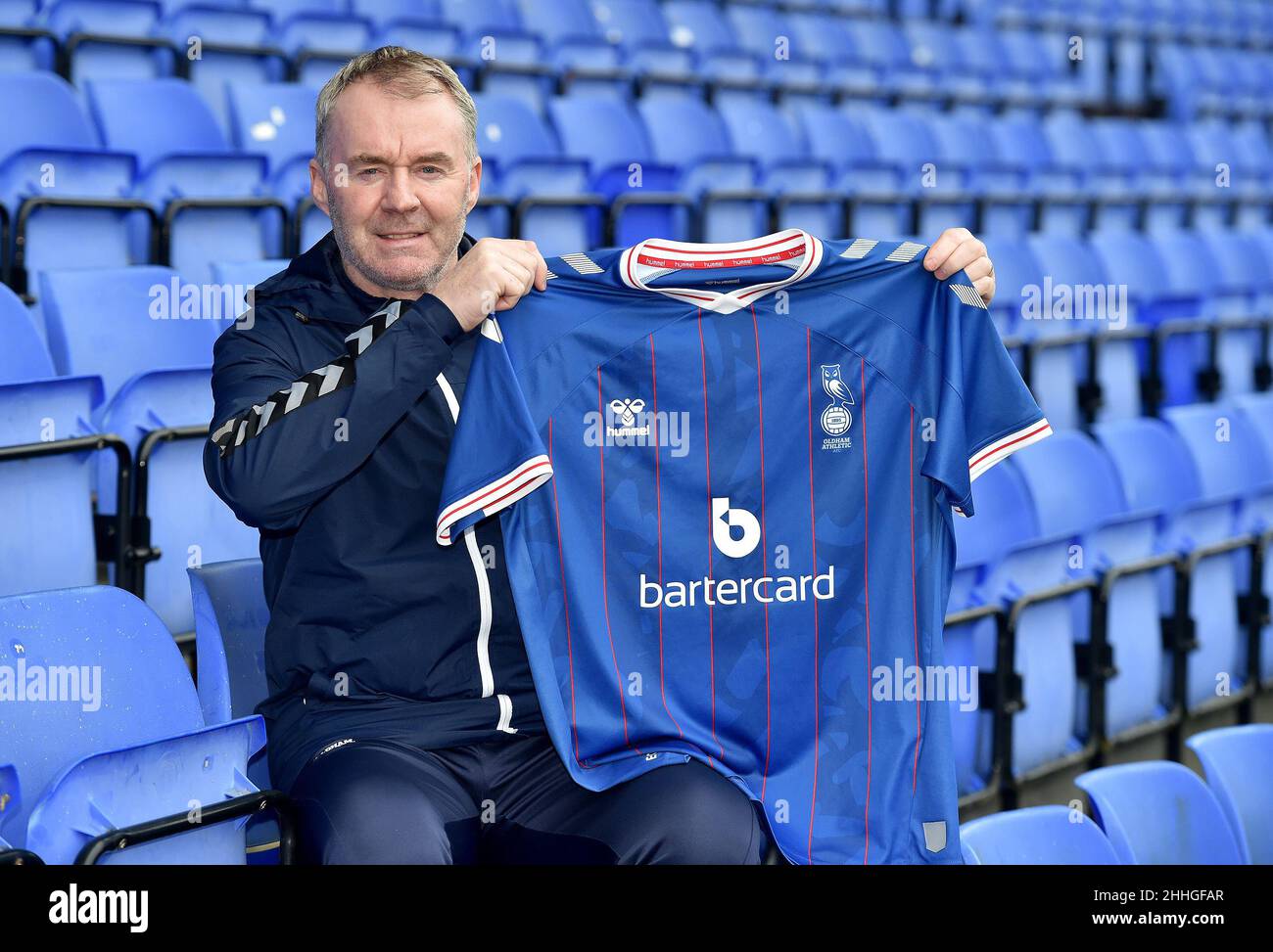 Oldham, Regno Unito. 24th Jan 2022. OLDHAM, REGNO UNITO. GEN 24TH. John Sheridan viene presentato alla stampa dopo essere stato nominato manager atletico Oldham al Boundary Park di Oldham lunedì 24th gennaio 2022. (Credit: Eddie Garvey | MI News) Credit: MI News & Sport /Alamy Live News Foto Stock