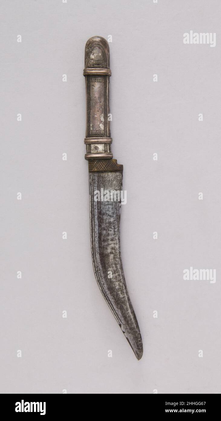 Coltello 18th–19th secolo indiano o nepalese. Coltello. Indiano o nepalese. 18th–19th secolo. Acciaio, argento. Coltelli Foto Stock