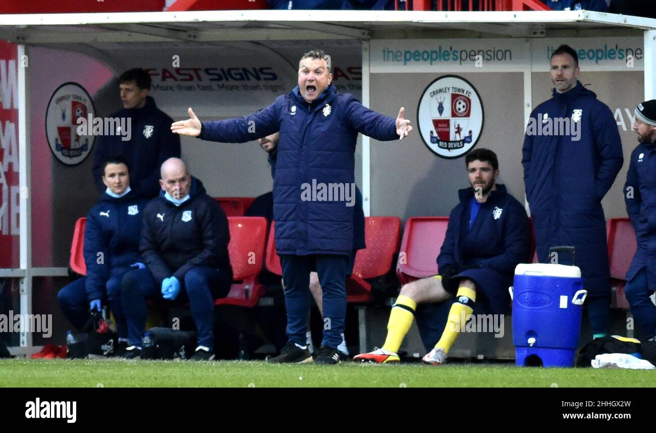 Il direttore di Tranmere Micky Mellon si scalda durante la partita Sky Bet League due tra Crawley Town e Tranmere Rovers al People's Pension Stadium , Crawley , UK - 22nd Gennaio 2022 - solo per uso editoriale. Nessun merchandising. Per le immagini Football si applicano restrizioni fa e Premier League inc. Nessun utilizzo di Internet/cellulare senza licenza FAPL - per i dettagli contattare Football Dataco Foto Stock