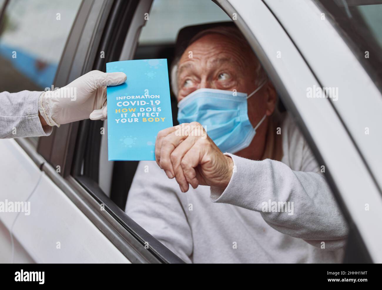 Questo opuscolo contiene tutte le informazioni necessarie Foto Stock