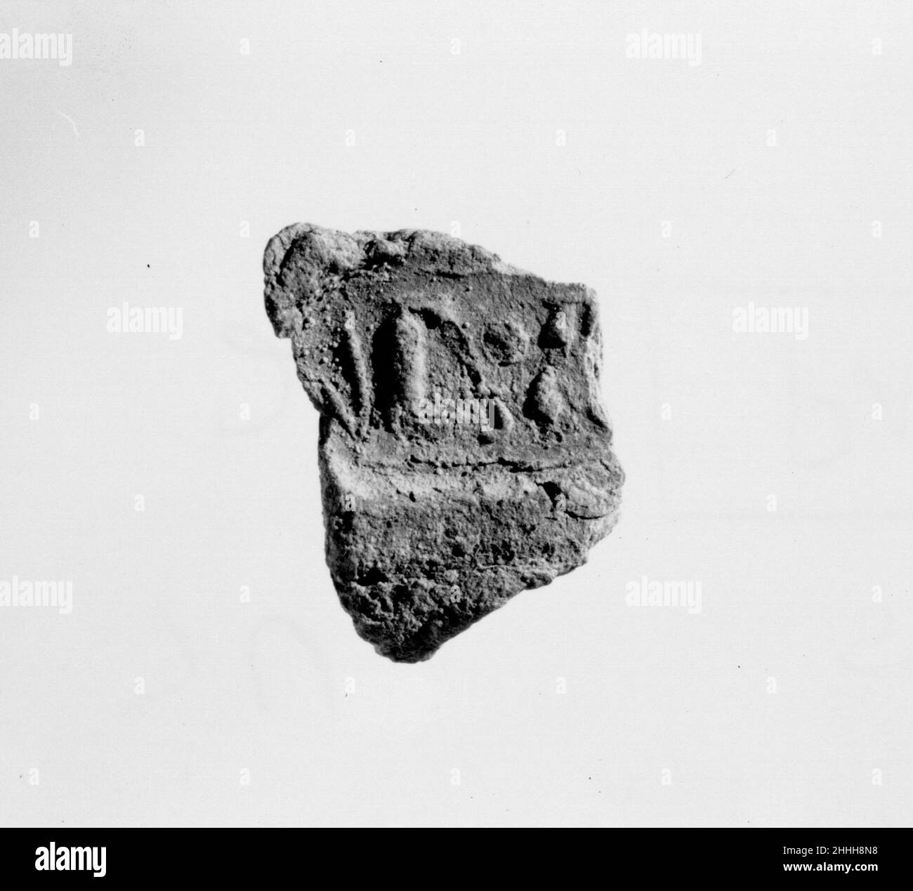 Sigillo del documento con il nome del trono di Amenhotep III ca. 1390–1353 a.C. nuovo Regno. Sigillo del documento con il nome del trono di Amenhotep III ca. 1390–1353 A.C. Fango. Nuovo Regno. Dall'Egitto, dall'Egitto superiore, da Tebe, da Malqata, da Ville Occidentali, West Villa B, scavi MMA, 1910–12. Dynasty 18 Foto Stock