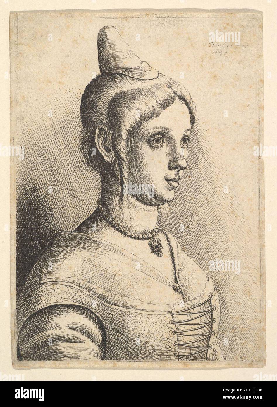 Giovane donna con un cappello conico a destra 1645 Venceslao Hollar Boemia giovane donna con un cappello conico girato a destra; indossa una collana di perla con un pendente gioiellato; il suo abito di broccato ha un corpetto lacciato. Giovane donna con un cappello conico a destra 361741 Foto Stock