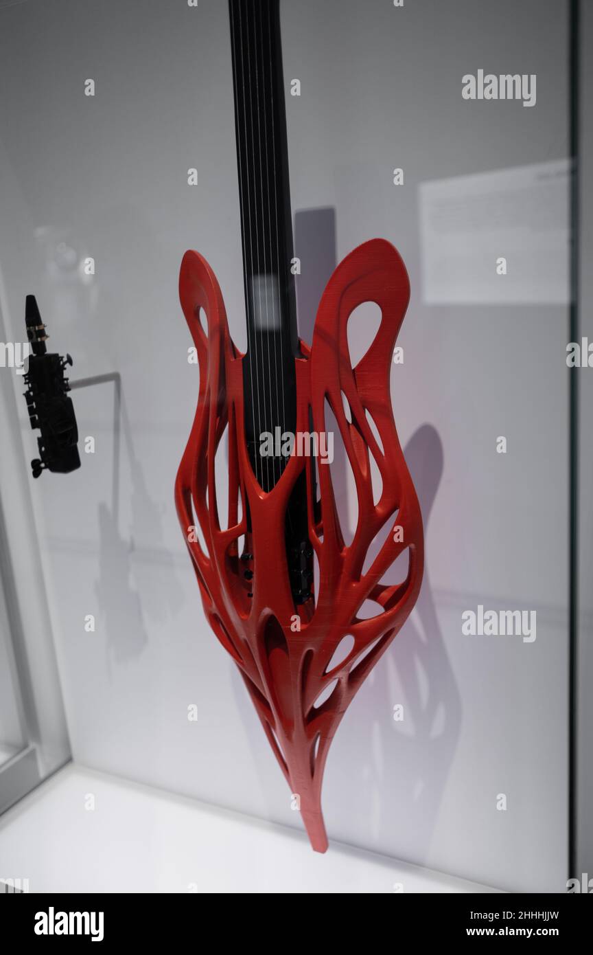 Violoncello elettrico immagini e fotografie stock ad alta risoluzione -  Alamy