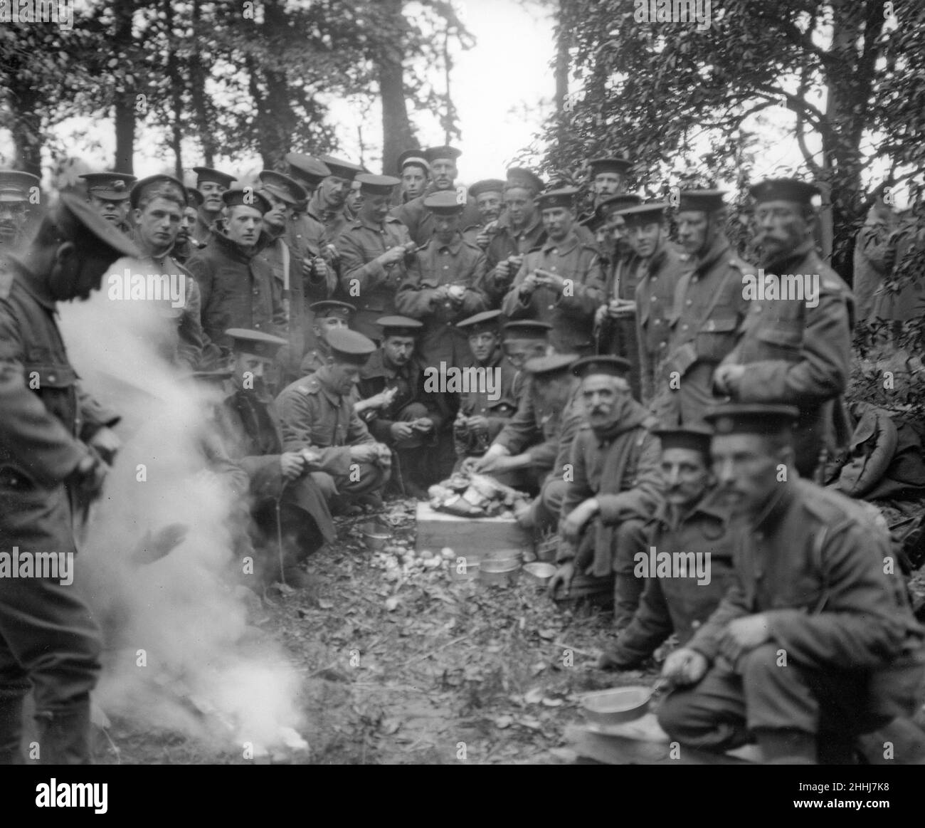 Marines della Brigata Navale Britannica visto qui cucina pranzo sulla Lierre Road, la chiave per la difesa di Anversa, che è a soli tre miglia di distanza. Circa ottobre 1st 1914 Foto Stock