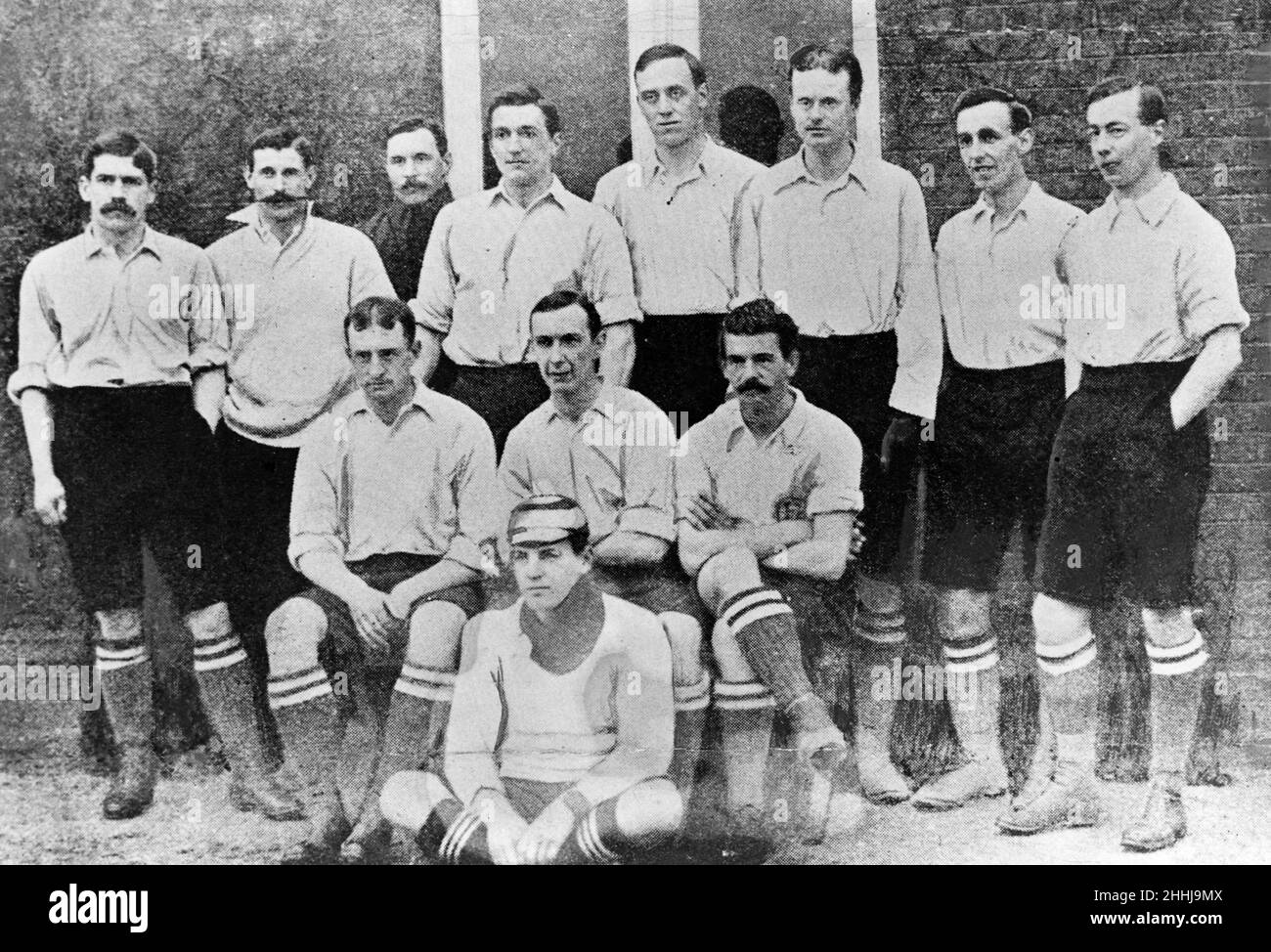 La squadra di calcio di Corinthians posa per un gruppo photgraph.Back riga da sinistra a destra: C Wreford Brown, B Middleditch, ATB Dunn, C B Fry, W J Oakley, CF Ryder, BO Corbett e H Vickers. Riga centrale: RE Foster GO Smith e MH Stanbrough. La parte anteriore è GE Wilkinson. 1901. Foto Stock