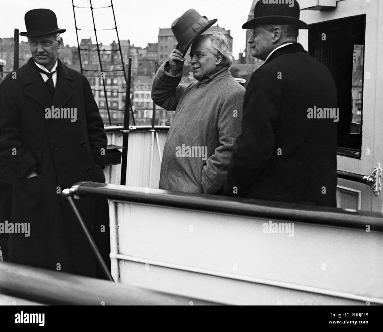Il primo Ministro David Lloyd George, addio alla Francia dopo la firma del Trattato di pace. 29th giugno 1919 Foto Stock