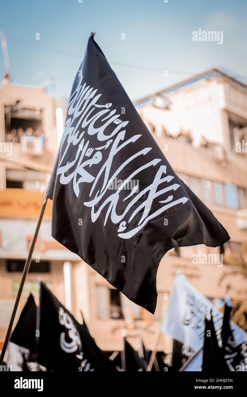 La Raya o 'bandiera nera' della Jihad questa bandiera islamica anche chiamata 'bandiera nera' anche lo stato di Khilafah hizb al tahrir Foto Stock
