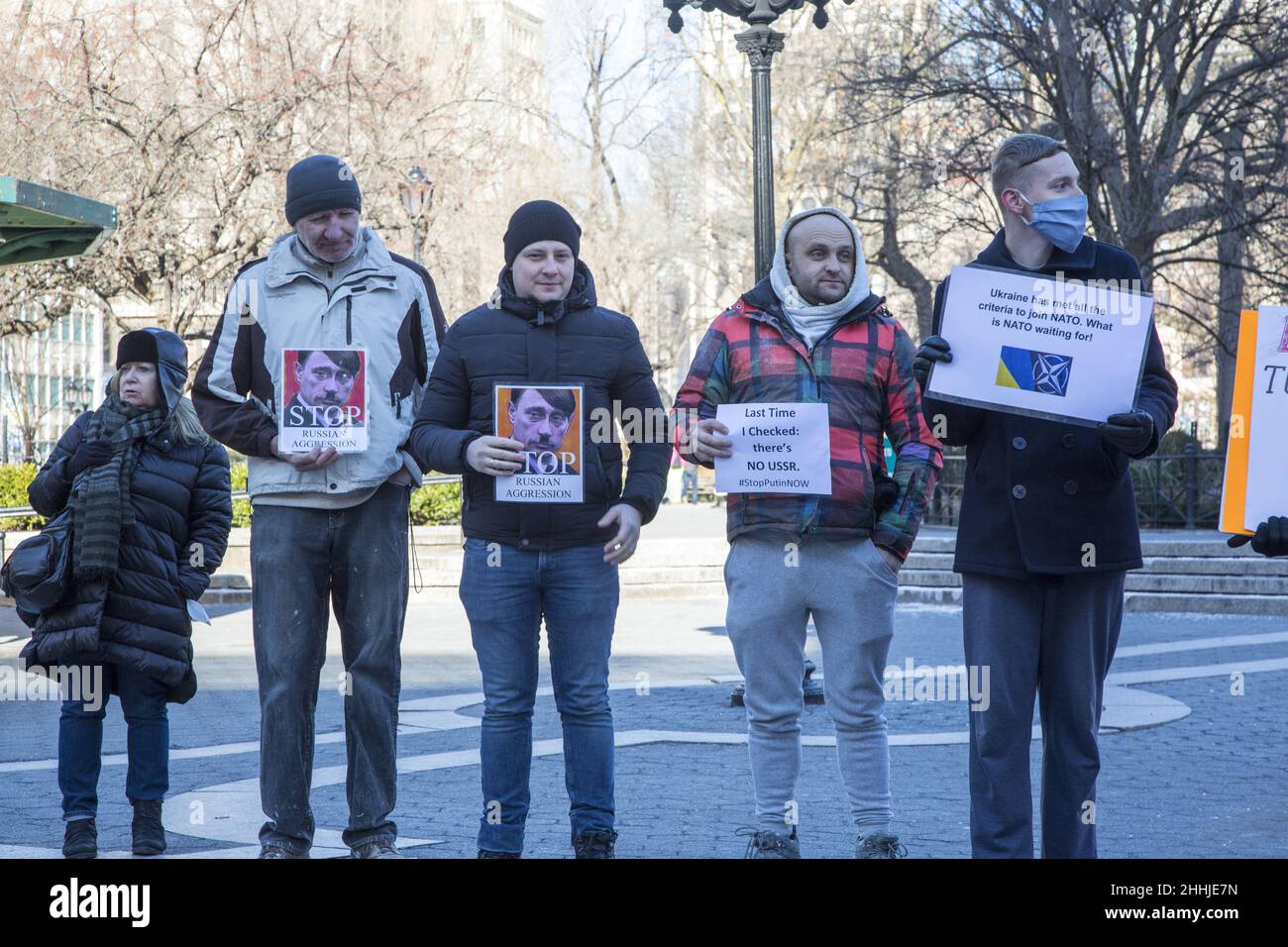 Rally a sostegno dell'Ucraina a Union Square a New York City chiedendo agli Stati Uniti, alla NATO e al resto del mondo di fermare l'aggressione russa di Putin e l'immanente invasione nella democrazia indipendente dell'Ucraina. Foto Stock