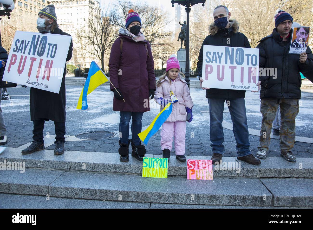 Rally a sostegno dell'Ucraina a Union Square a New York City chiedendo agli Stati Uniti, alla NATO e al resto del mondo di fermare l'aggressione russa di Putin e l'immanente invasione nella democrazia indipendente dell'Ucraina. Foto Stock