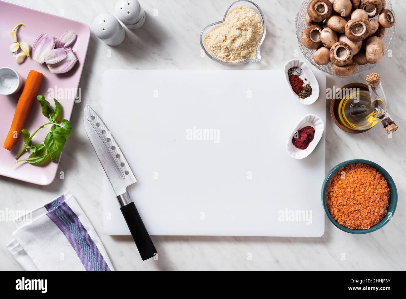 ingredienti sul tavolo. cottura e cottura cibo. Foto Stock