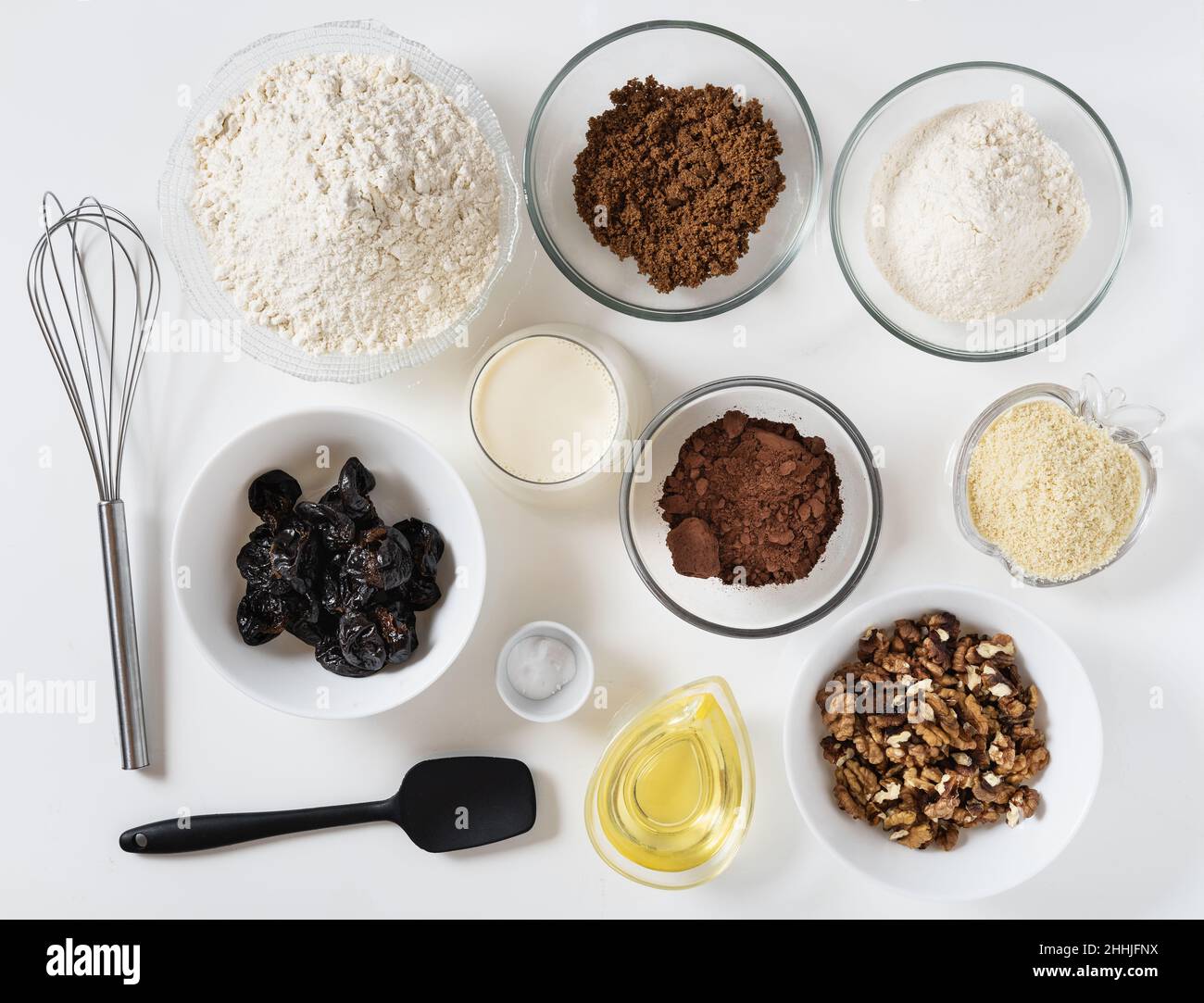 ingredienti sul tavolo. cottura e cottura cibo. Foto Stock