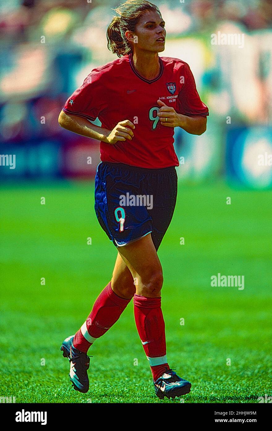 Mia Hamm (USA) durante la partita USA vs Danimarca alla Coppa del mondo di calcio femminile 1999. Foto Stock