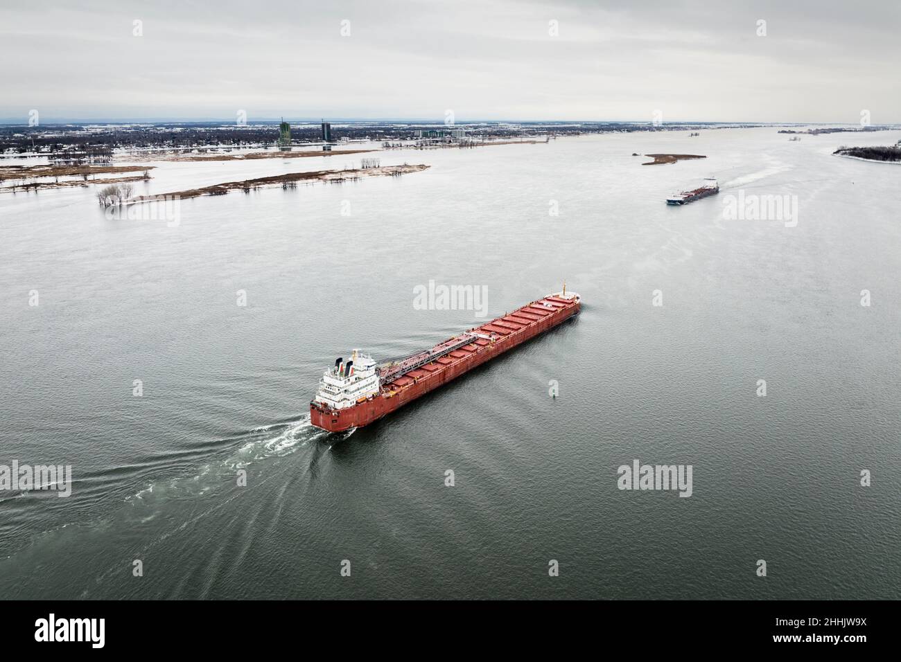 Nave da carico vicino al Porto di Montreal sul Fiume St-Lawrence Foto Stock