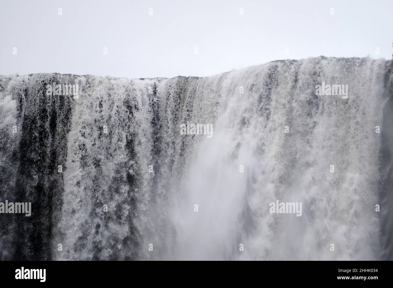 Skogafoss sul fiume Skoga. Caduta di 200 piedi. Foto Stock