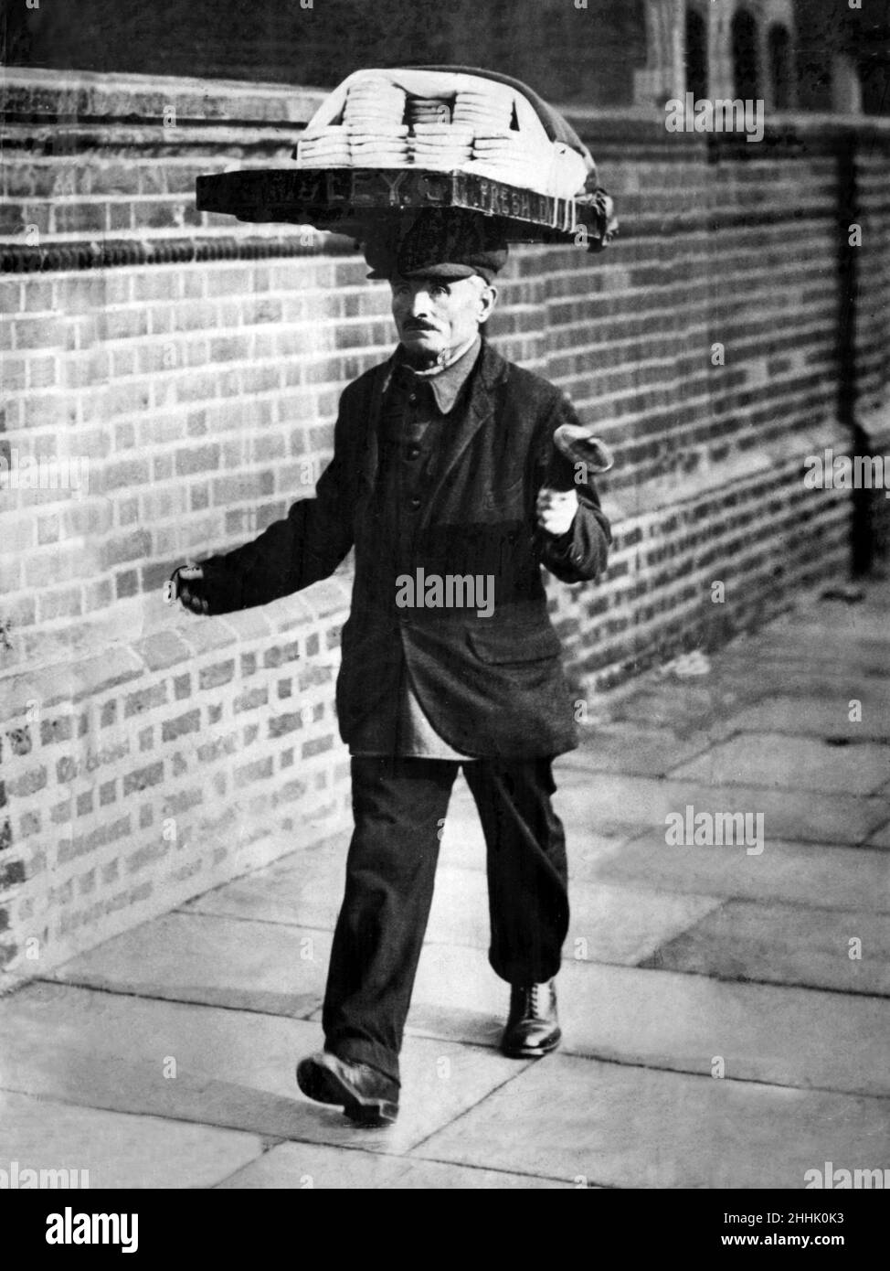 Un uomo muffin di Londra. 6th novembre 1934. Foto Stock