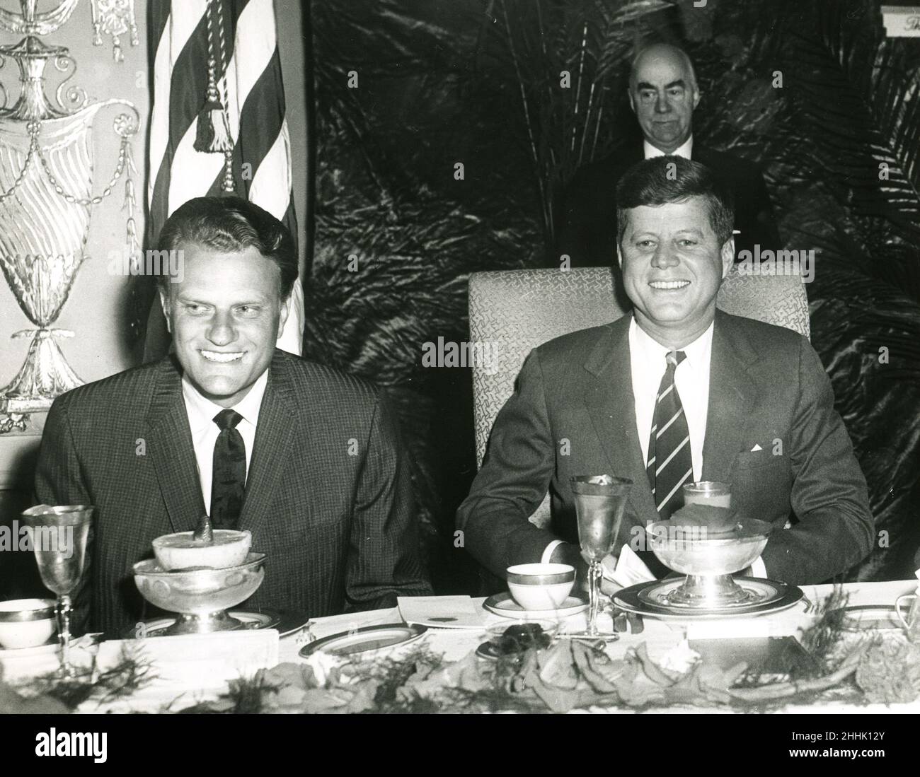 Billy Graham e il presidente John F. Kennedy alla Conferenza annuale della Leadership cristiana 17th, nessuna sede. Abbie Rowe fotografo. Febbraio 9, 1961. Foto Stock