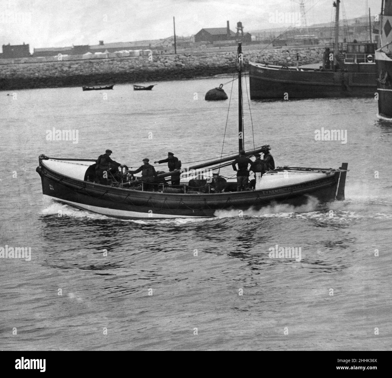Una scialuppa di salvataggio di Tynemouth naviga in acque calme. 3rd giugno 1931. Foto Stock