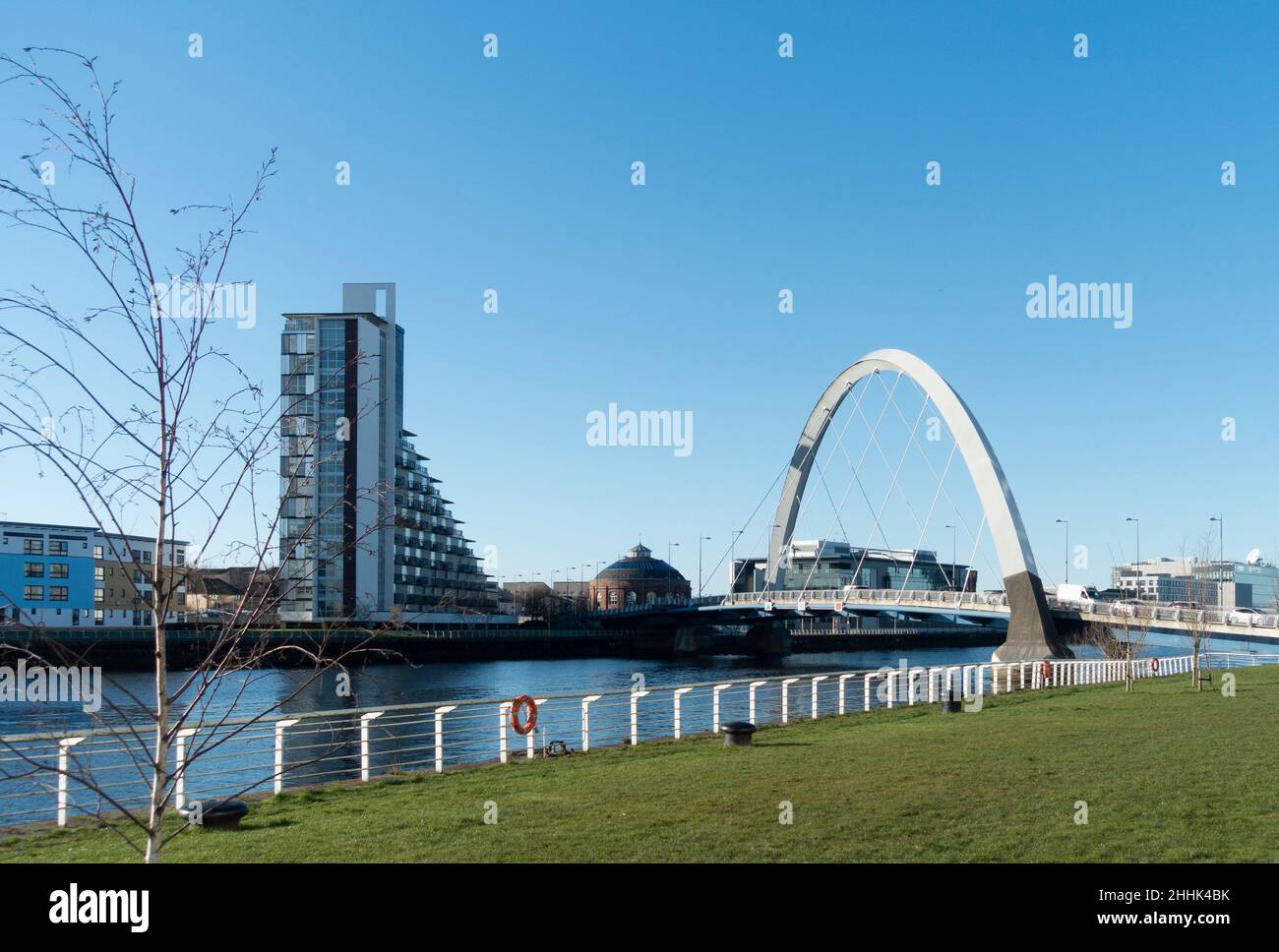 Glasgow, Scozia, Regno Unito - 2nd febbraio 2019: La vista sul fiume Clyde nel centro-ovest di Glasgow attraverso il ponte di Swinty, verso Pacific Quay. Foto Stock