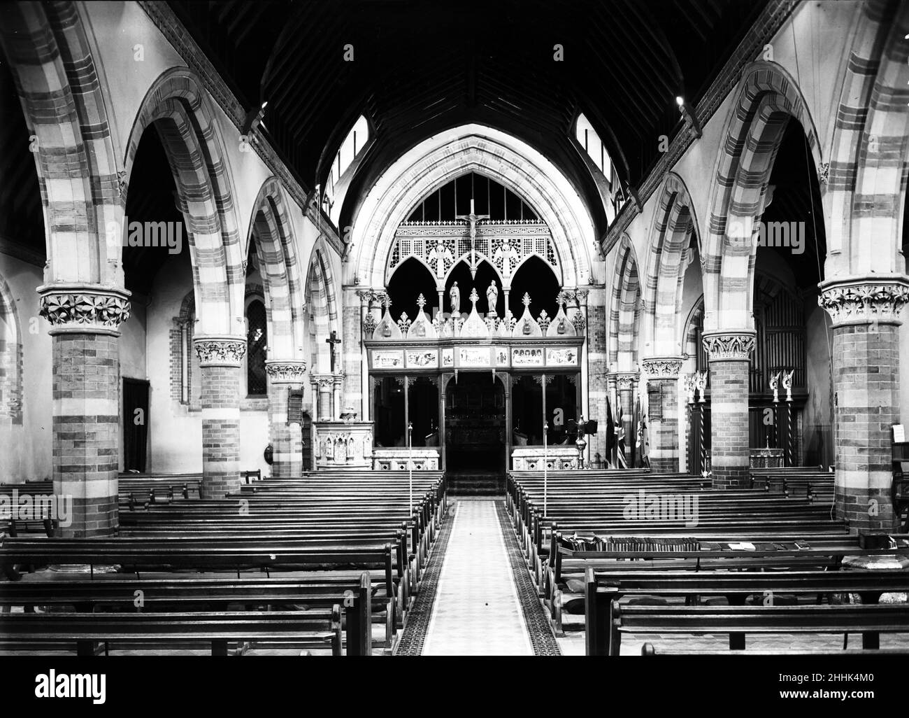 Interno della chiesa di St Andrews, Uxbridge, circa 1934 Foto Stock